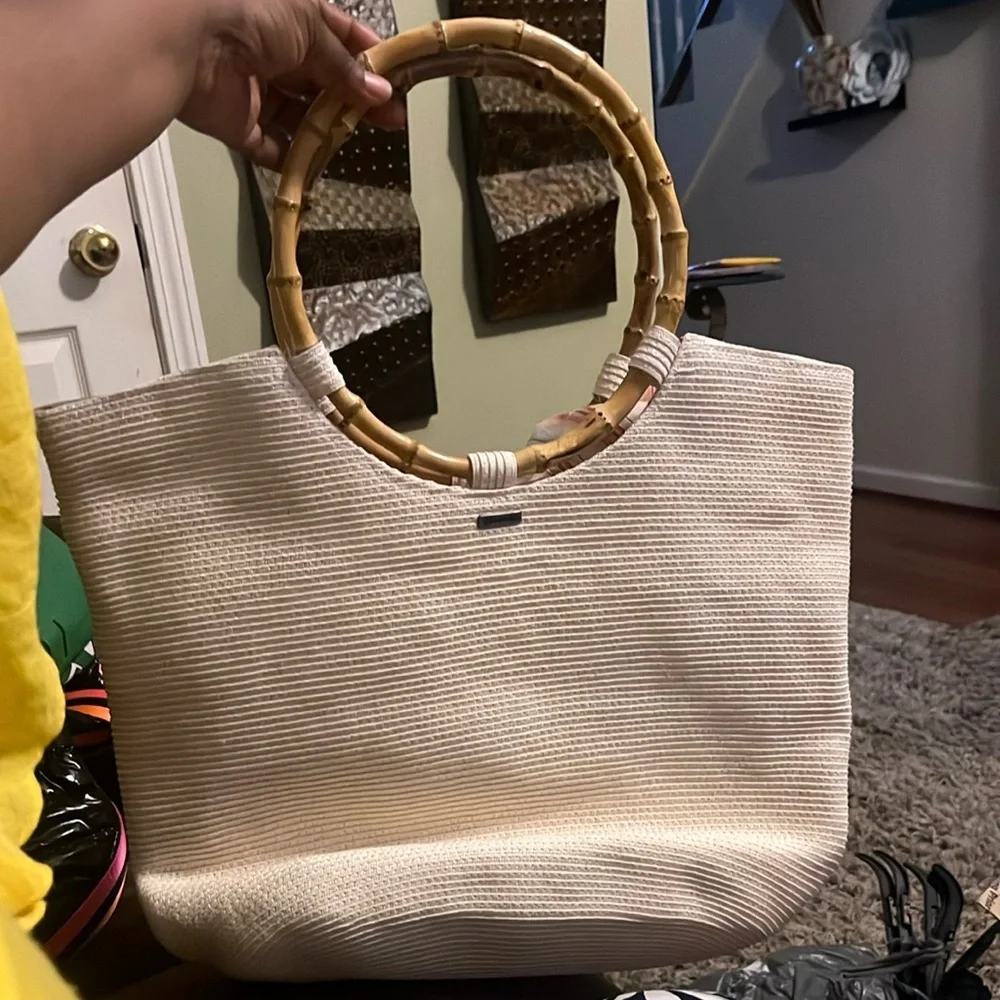 Columbia Cream Tote Bag with Textured Design - Picture 3 of 7